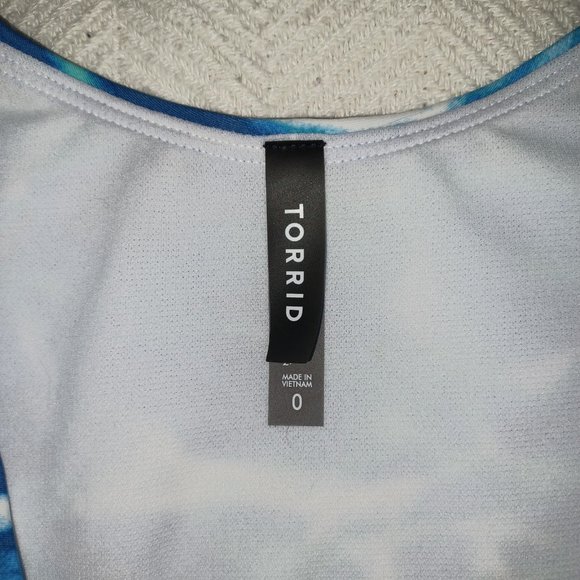 *SOLD* Torrid Blue Pool Floral Wireless Flutter Sleeve Swim Top Size 0 - Picture 6 of 12